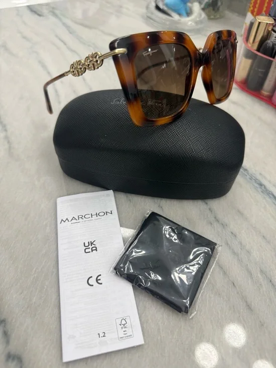 Salvatore Ferragamo Women's Sunglasses
With Gold Gancini temple  New in case - Picture 6 of 10